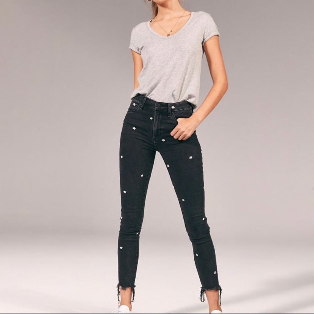 NWOT Abercrombie & Fitch Flower Denim Size 33